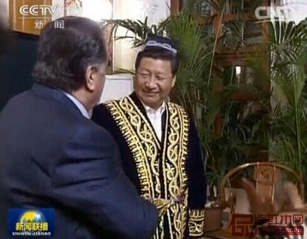 黃花梨制明式交椅作為國(guó)禮贈(zèng)予塔吉克斯坦總統(tǒng)拉赫蒙